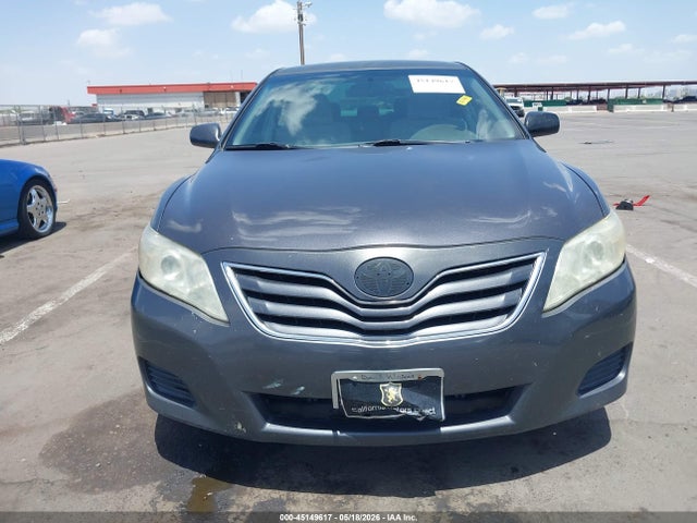 Toyota Camry Le V6