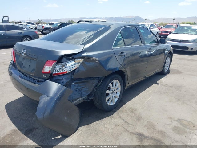 Toyota Camry Le V6