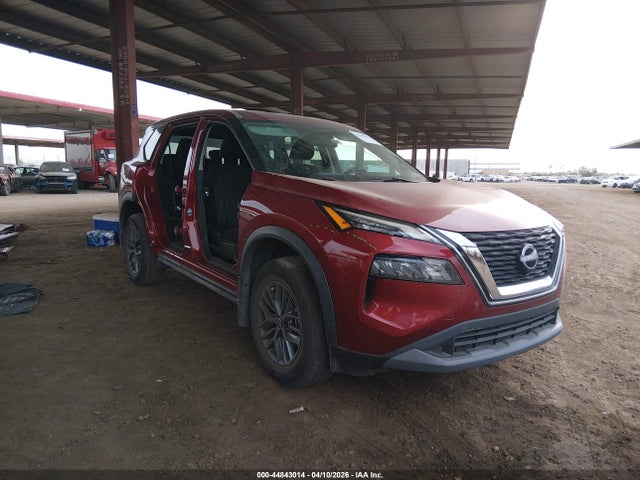 Salvage Nissan Rogue Image