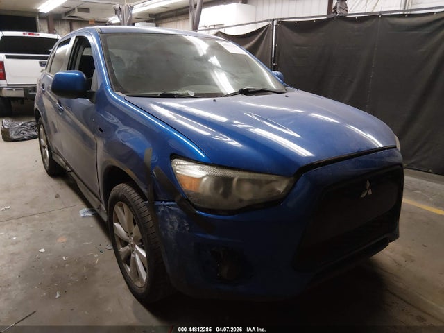 Salvage Mitsubishi Outlander Image