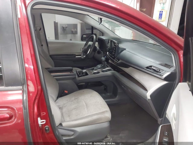 Toyota Sienna Le