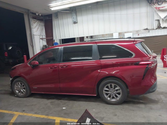 Toyota Sienna Le