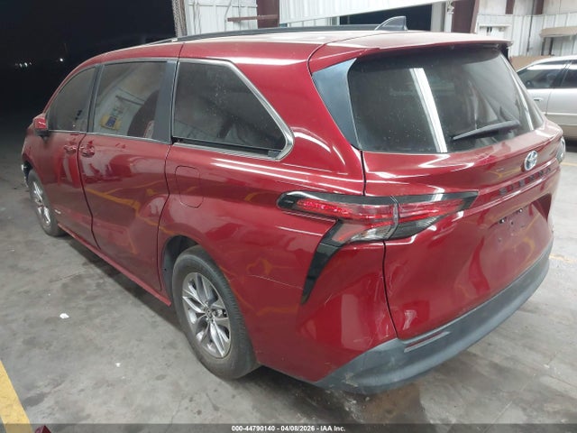 Toyota Sienna Le