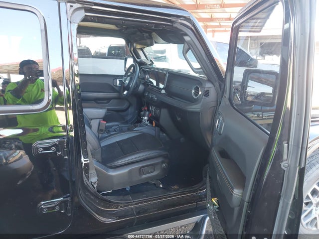 Jeep Wrangler 4-door Sahara 4x4