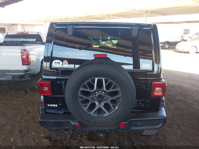 Jeep Wrangler 4-door Sahara 4x4