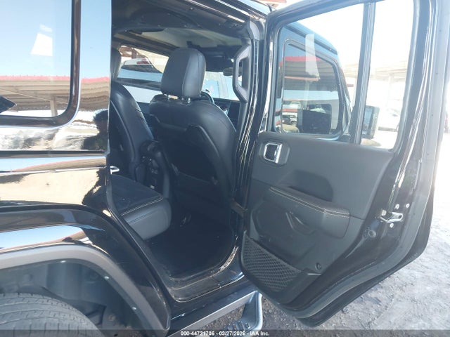Jeep Wrangler 4-door Sahara 4x4