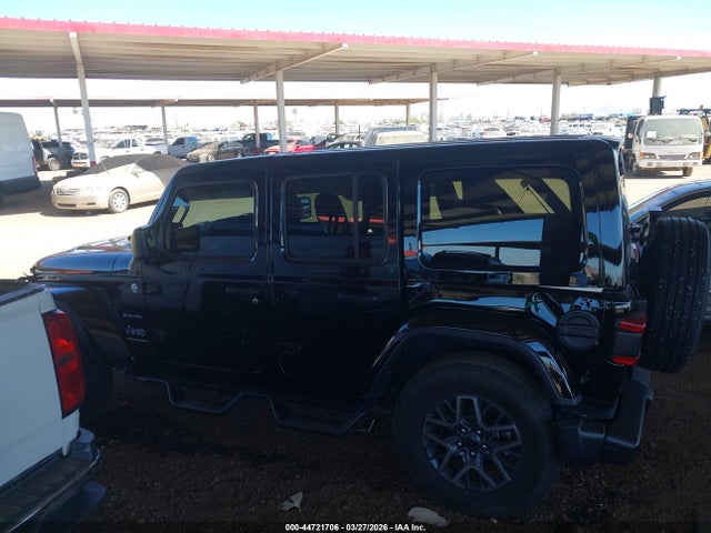 Jeep Wrangler 4-door Sahara 4x4
