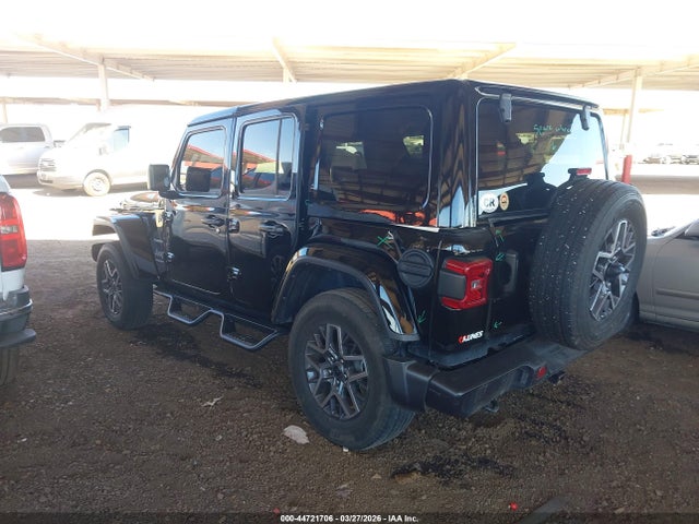 Jeep Wrangler 4-door Sahara 4x4