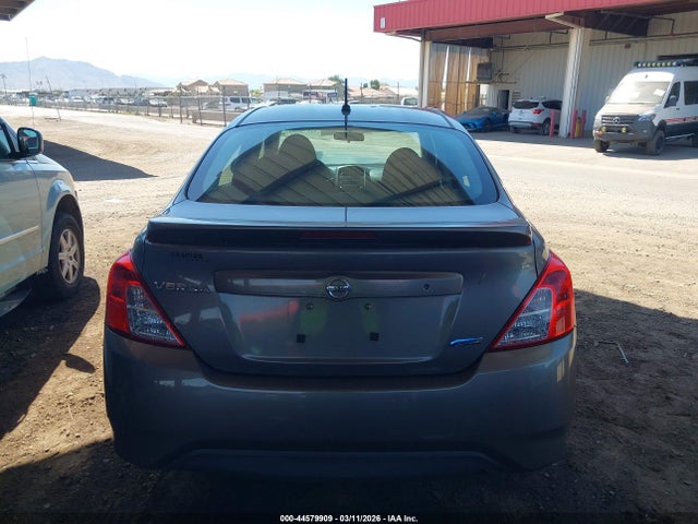 Nissan Versa 1.6 S+