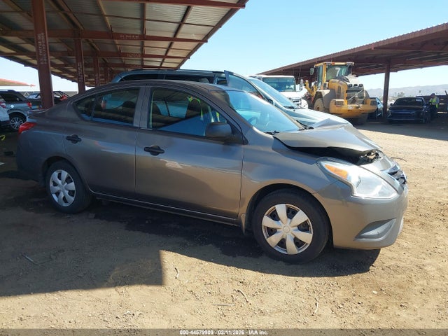 Nissan Versa 1.6 S+