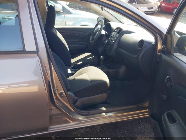 Nissan Versa 1.6 S+