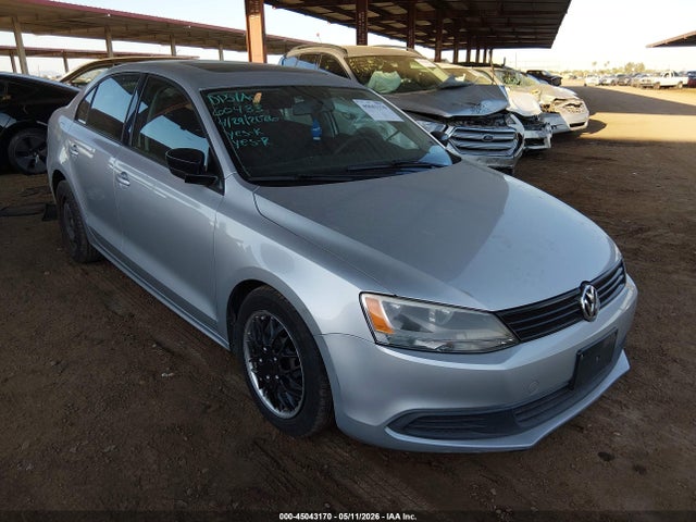 Salvage Volkswagen Jetta Image