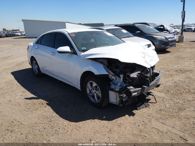 Salvage Hyundai ELANTRA Image