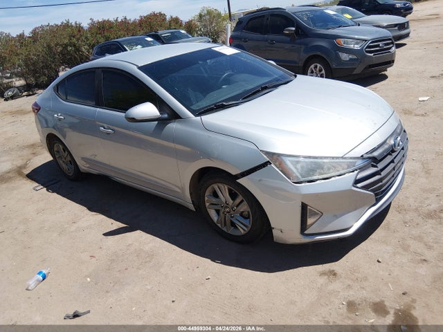 Salvage Hyundai ELANTRA Image