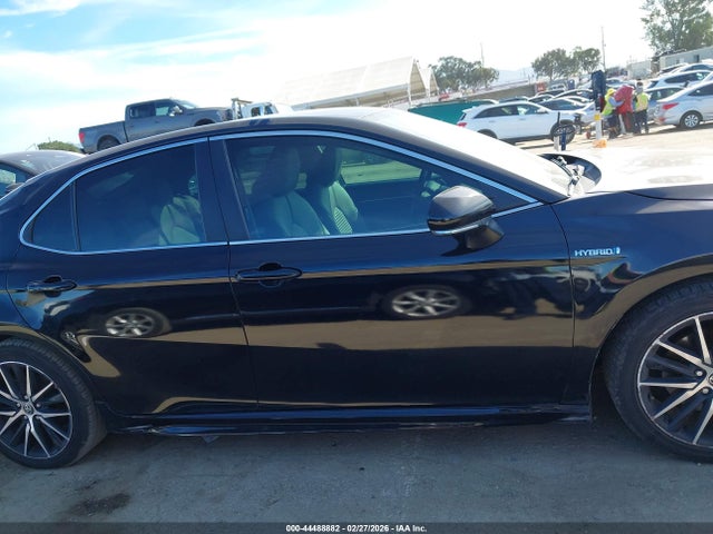 Toyota Camry Se Hybrid