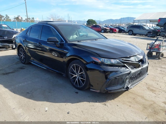 Salvage Toyota Camry Image