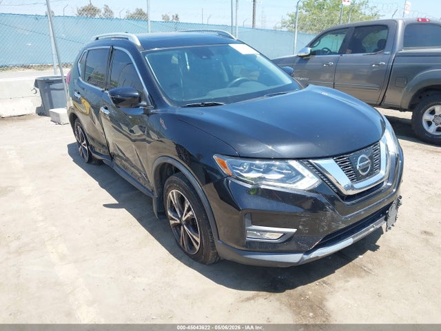 Salvage Nissan Rogue Image