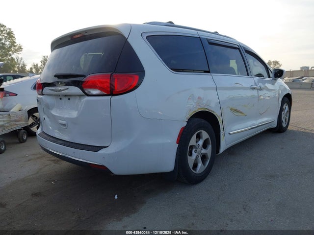 Chrysler Pacifica Touring-l Plus