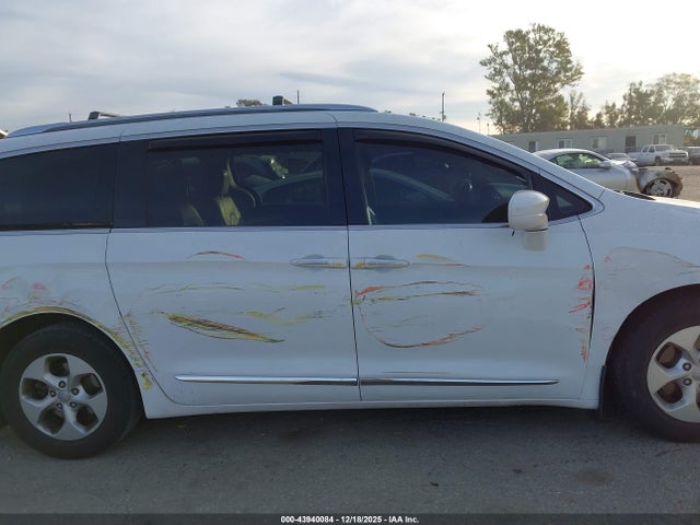 Chrysler Pacifica Touring-l Plus