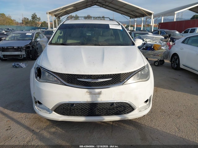Chrysler Pacifica Touring-l Plus