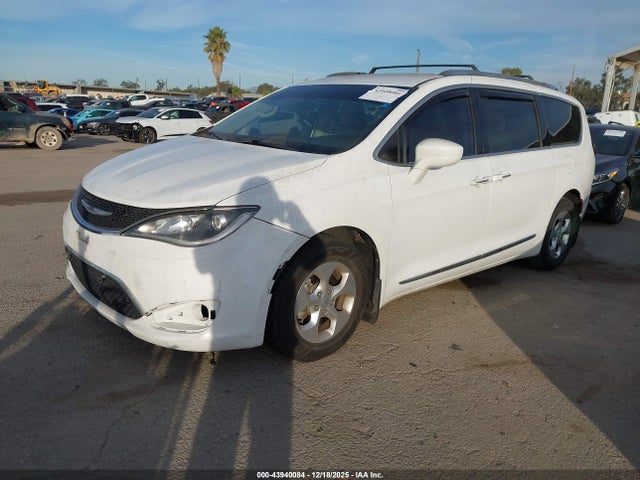 Chrysler Pacifica Touring-l Plus