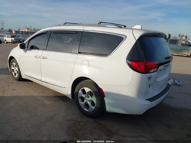 Chrysler Pacifica Touring-l Plus