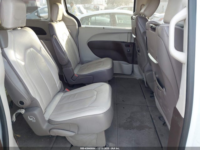 Chrysler Pacifica Touring-l Plus