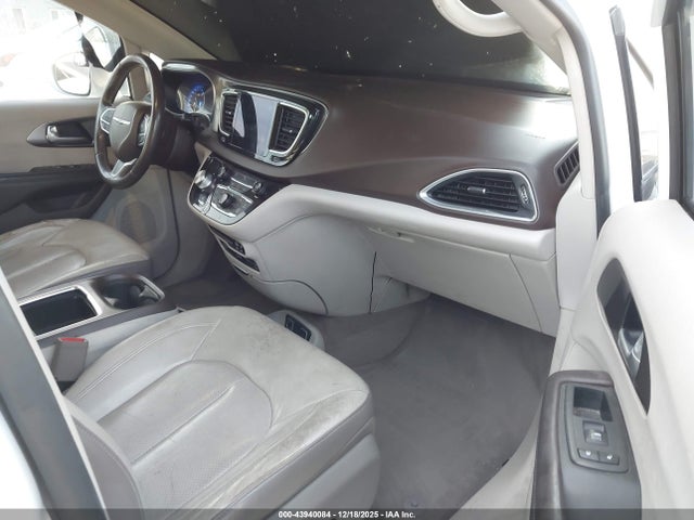 Chrysler Pacifica Touring-l Plus