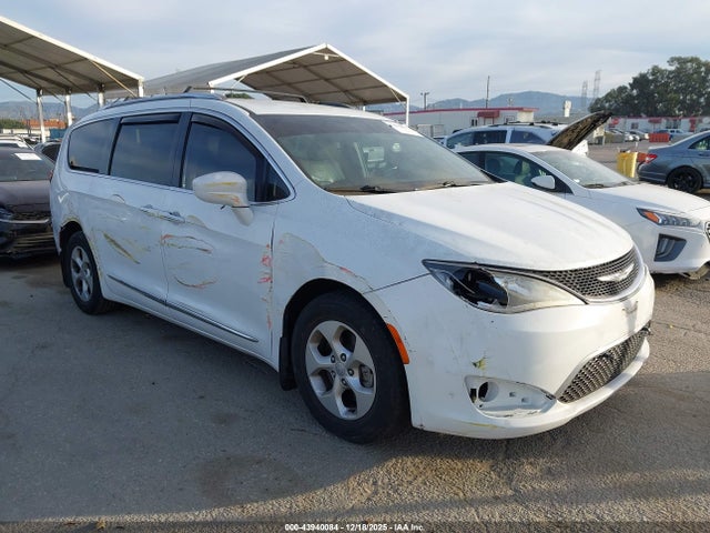 Salvage Chrysler Pacifica Image