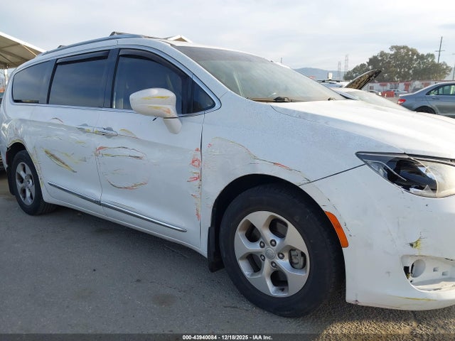 Chrysler Pacifica Touring-l Plus