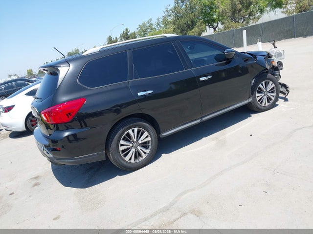 Nissan Pathfinder Sv