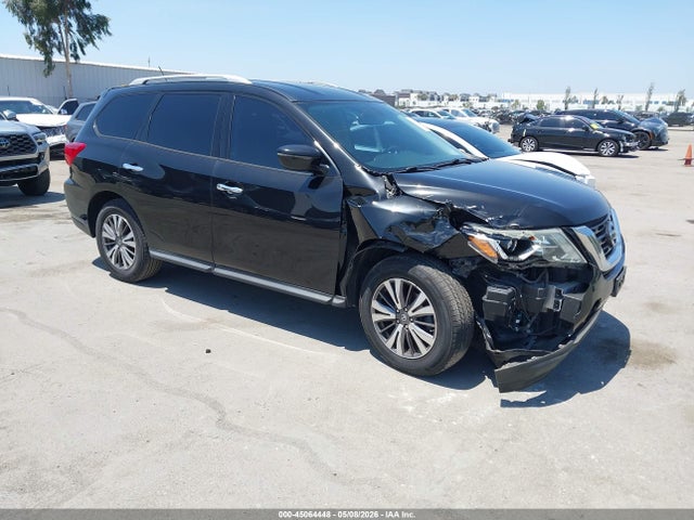 Salvage Nissan Pathfinder Image