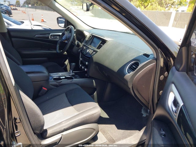 Nissan Pathfinder Sv