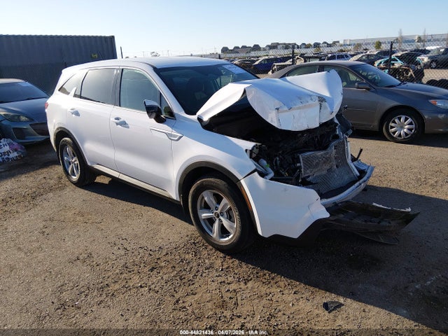 Salvage Kia Sorento Image