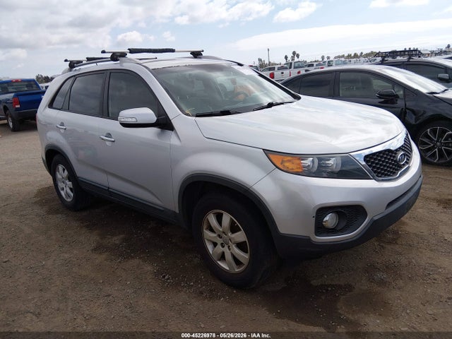 Salvage Kia Sorento Image