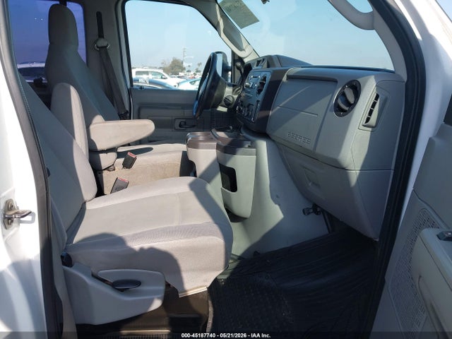 Ford E-350 Xlt