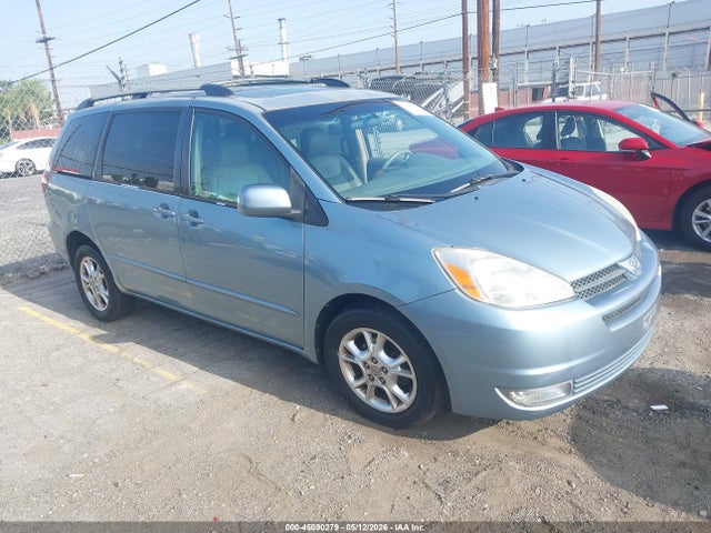 Salvage Toyota Sienna Image