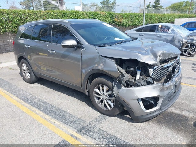 Salvage Kia Sorento Image
