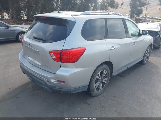 Nissan Pathfinder Sv