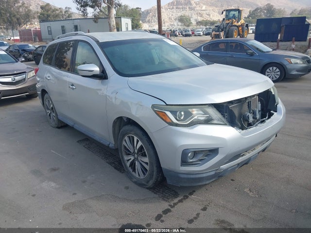 Salvage Nissan Pathfinder Image
