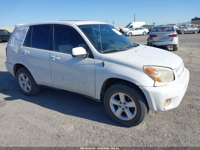 Salvage Toyota RAV4 Image