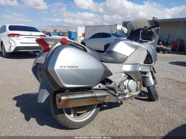 Honda Nt700 V