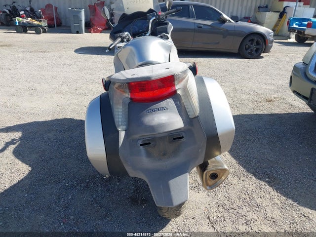 Honda Nt700 V