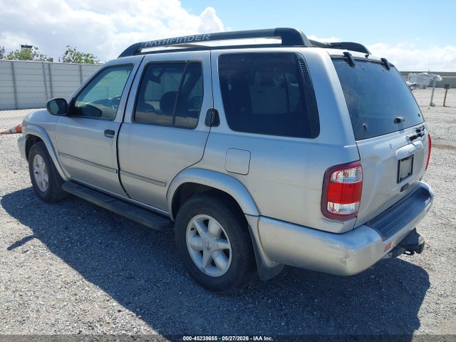 Nissan Pathfinder Se