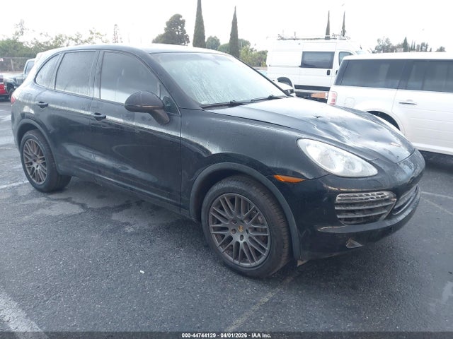 Salvage Porsche Cayenne Hybrid Image