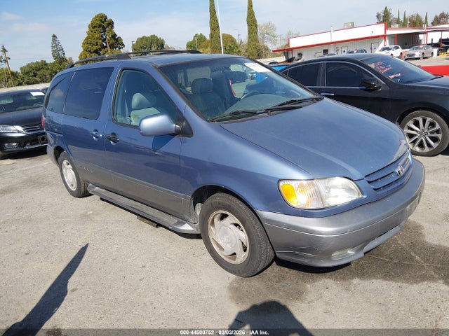 Salvage Toyota Sienna Image