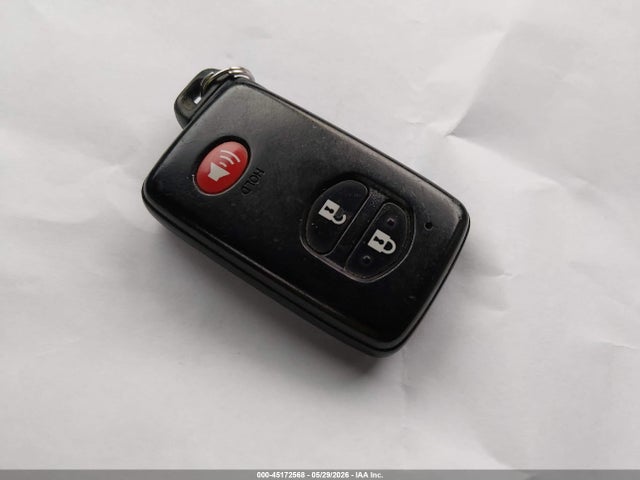 Toyota Prius v Three