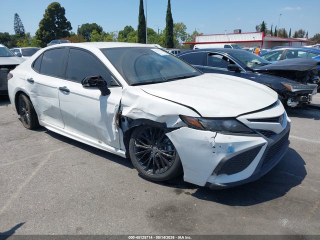 Salvage Toyota Camry Image