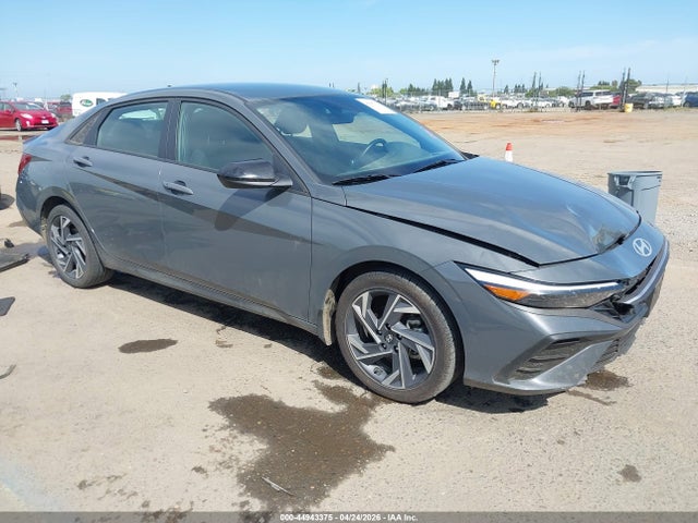 Salvage Hyundai ELANTRA Image