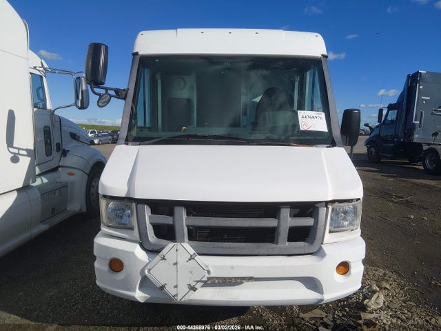 Isuzu Commercial Van